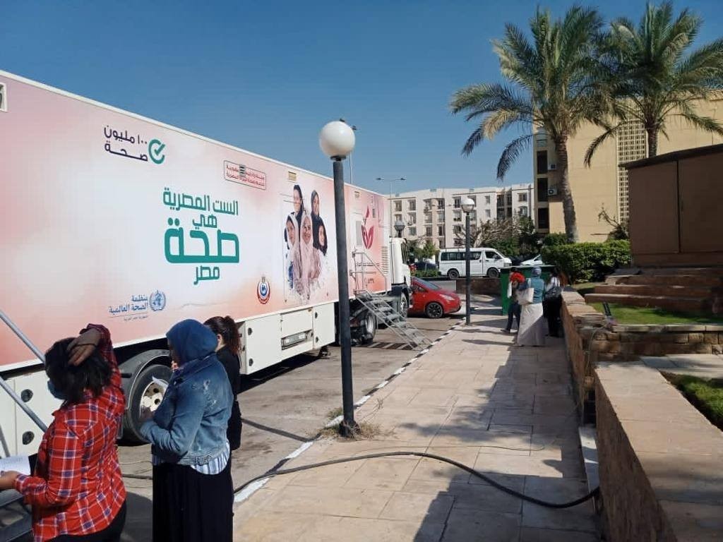 اثناء عمل الفريق الطبي والتوعية