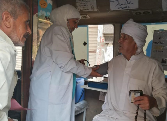 أثناء تقديم الفريق الطبي خدمات حملة 100_يوم_صحة للمواطنين بجميع محافظات الجمهورية