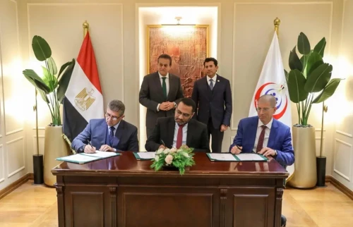نائب رئيس مجلس الوزراء وزير الصحة ووزير الشباب والرياضة يشهدان توقيع مذكرة تفاهم لسرعة إنقاذ الأشخاص المعرضين للإصابة بتوقف عضلة القلب المفاجئ