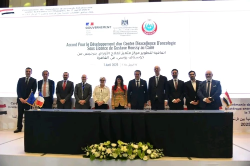 في إطار الزيارة الرئاسية الفرنسية…  وزراء الصحة والتعاون الدولي والاقتصاد بمصر وفرنسا يشهدون توقيع 4 اتفاقيات مع "سانوفي" و"جوستاف روسي" لتعزيز التعاون الصحي