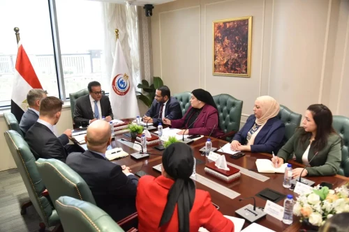 نائب رئيس مجلس الوزراء وزير الصحة يبحث مع ممثلي «باير» تعزيز التعاون في الصحة الإنجابية وعلاج مرضى الأورام