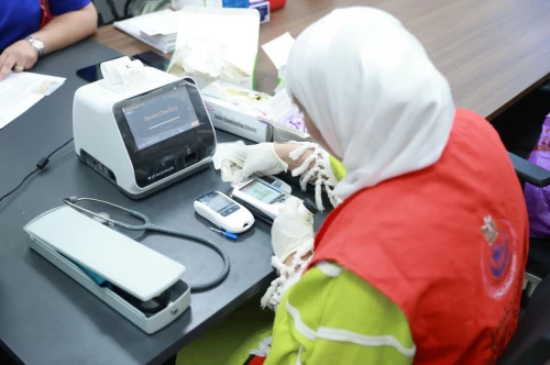 تزامنا مع اليوم العالمي للأمراض المزمنة..  تم تنظم حملة لفحص الأمراض المزمنة والكشف المبكر عن الاعتلال الكلوي للعاملين بالوزارة والحي الحكومي