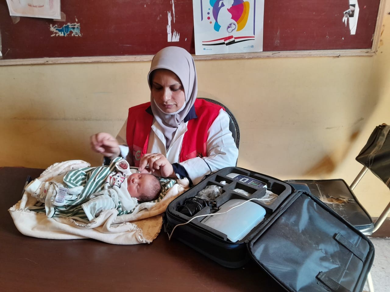 أثناء تقديم الفريق الطبي خدمات حملة 100_يوم_صحة للمواطنين بمحافظة الغربية