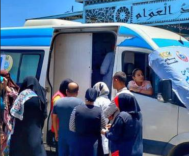 أثناء تقديم الفريق الطبي خدمات حملة 100_يوم_صحة للمواطنين بمحافظة مطروح