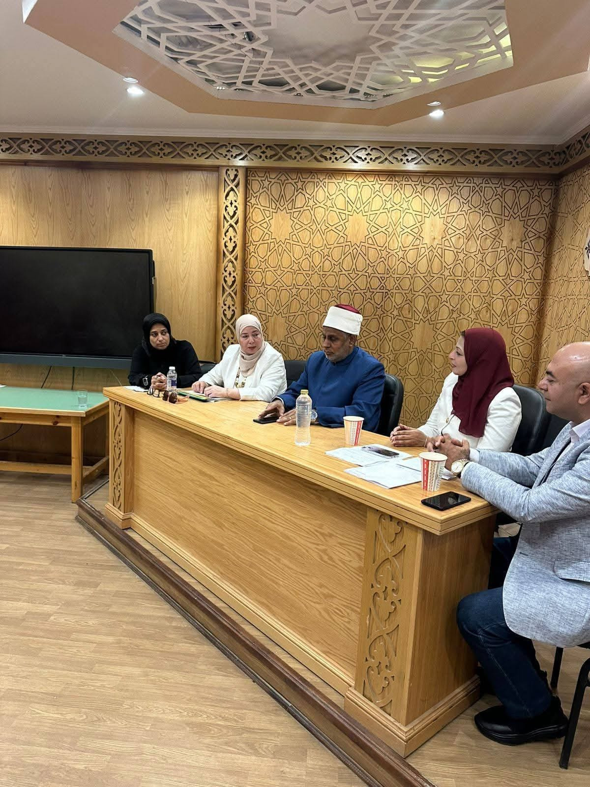 اجتماع تنسيقي بين الصحة وقطاع المعاهد الأزهرية لبدء تنفيذ مبادرة فحص الإبصار لطلاب المرحلة الابتدائية.