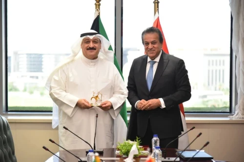 نائب رئيس مجلس الوزراء وزير الصحة يبحث مع وزير الصحة الكويتي تعزيز التعاون الصحي المشترك.